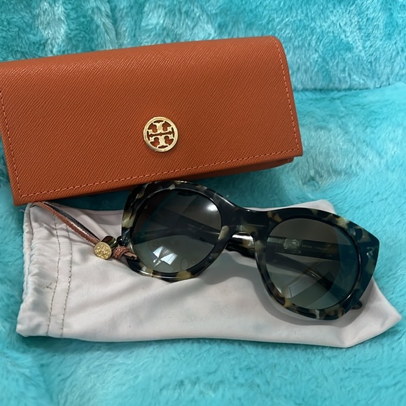Women Tory Burch Sunglasses with Orange case and pouch - Picture 5 of 5